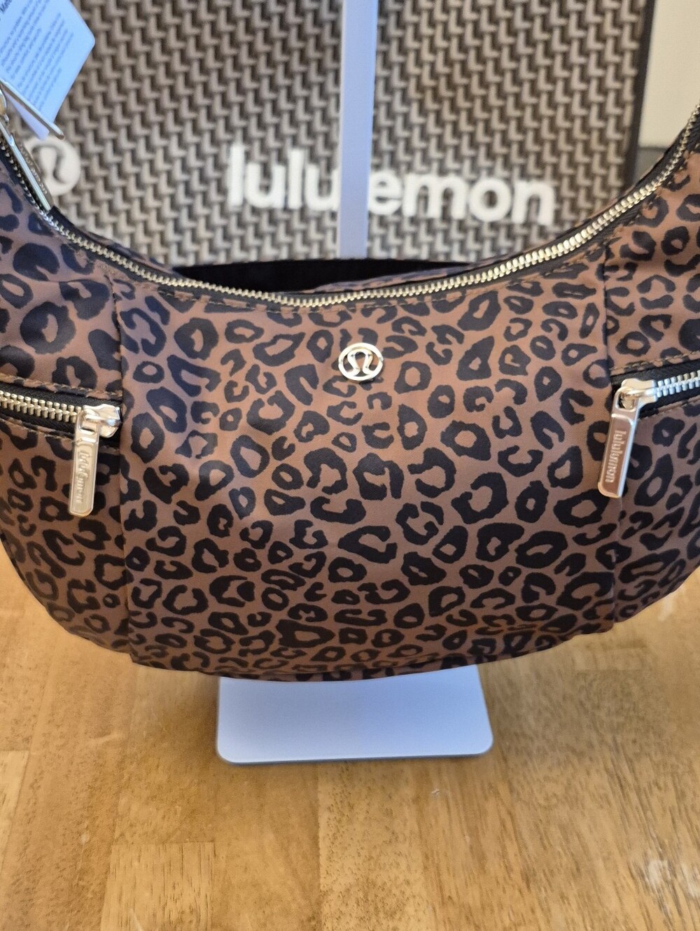 Lululemon Leopard Shift & Desert Khaki Multi Print Slouchy Sling Bag 6L Metal - Picture 2 of 8